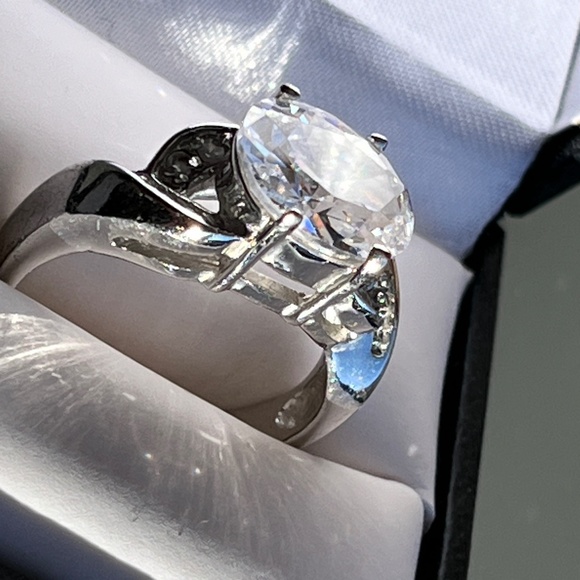 Sparkly cocktail ring, silver tone and cubic, size 9. - Picture 9 of 16